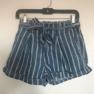 Striped loose shorts, never worn